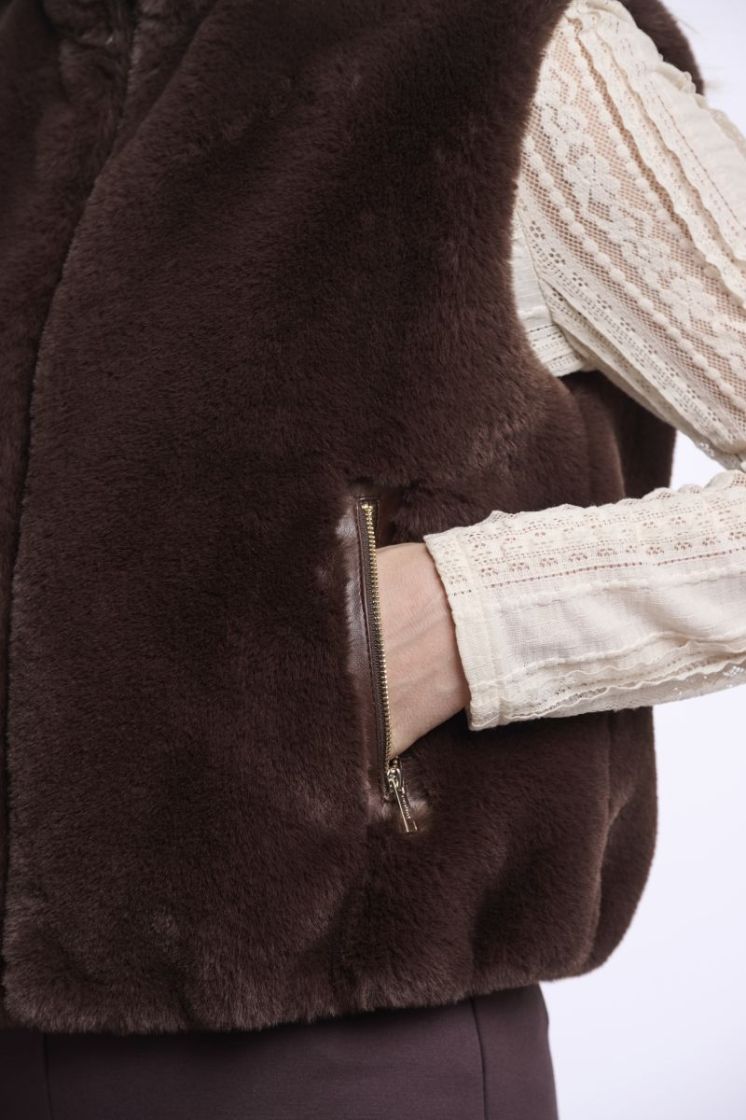 Short faux fur waistcoat Coffee roast