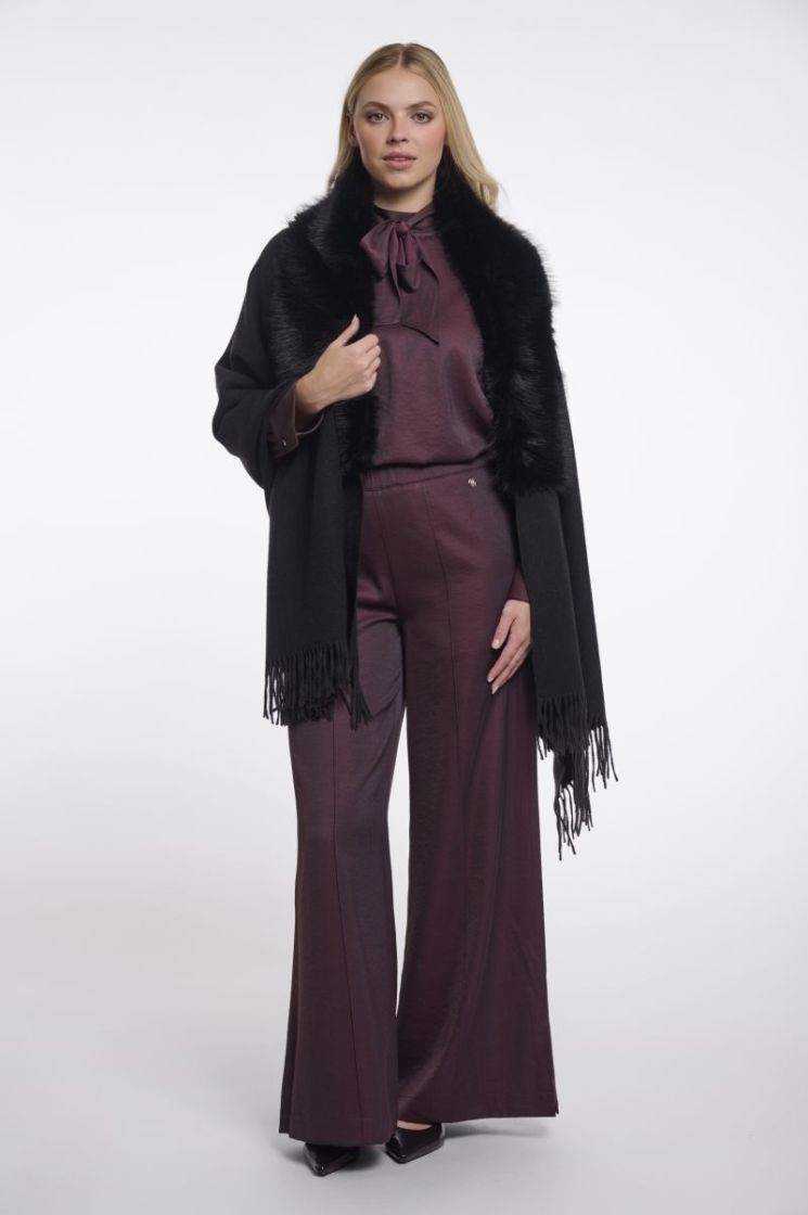 Cape with faux fur Black