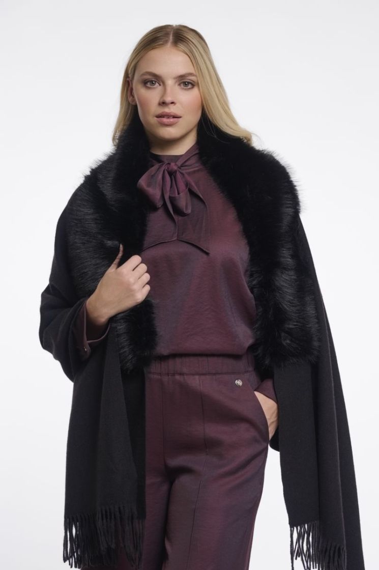 Cape with faux fur Black