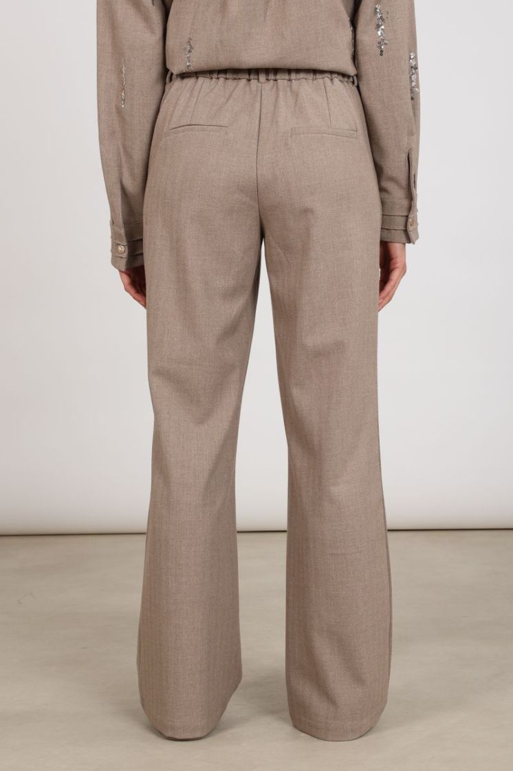 60 Taupe