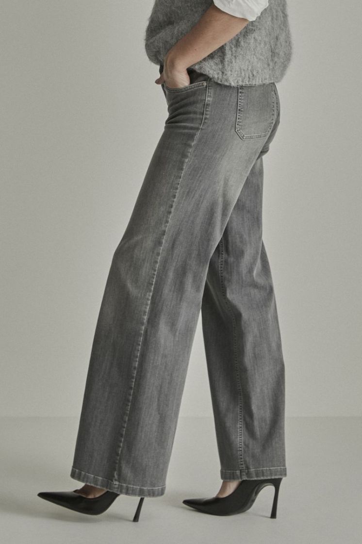 D68 - Grey Used