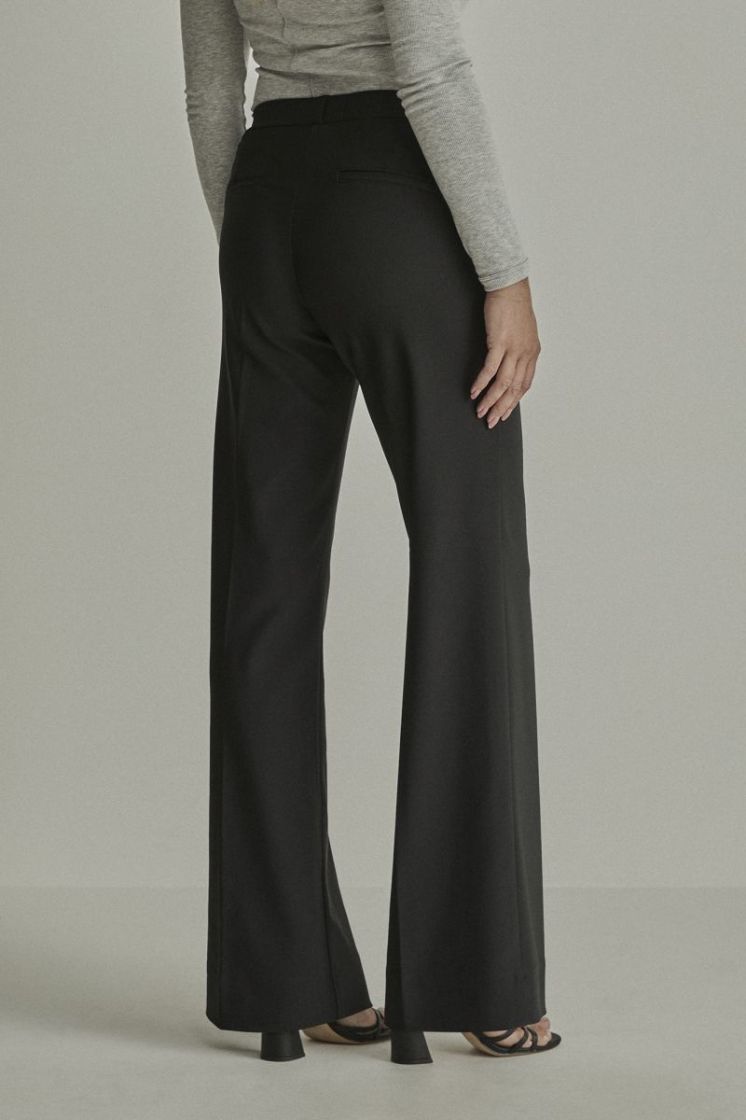  001 - Black 