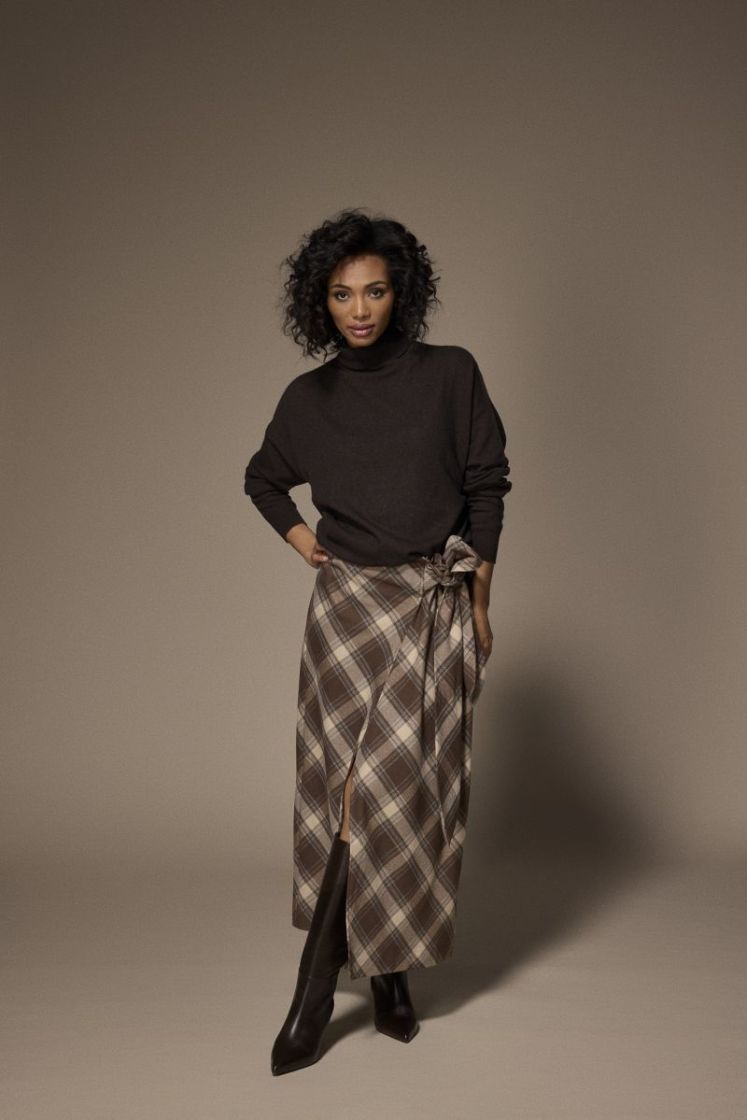  040 Dark brown 